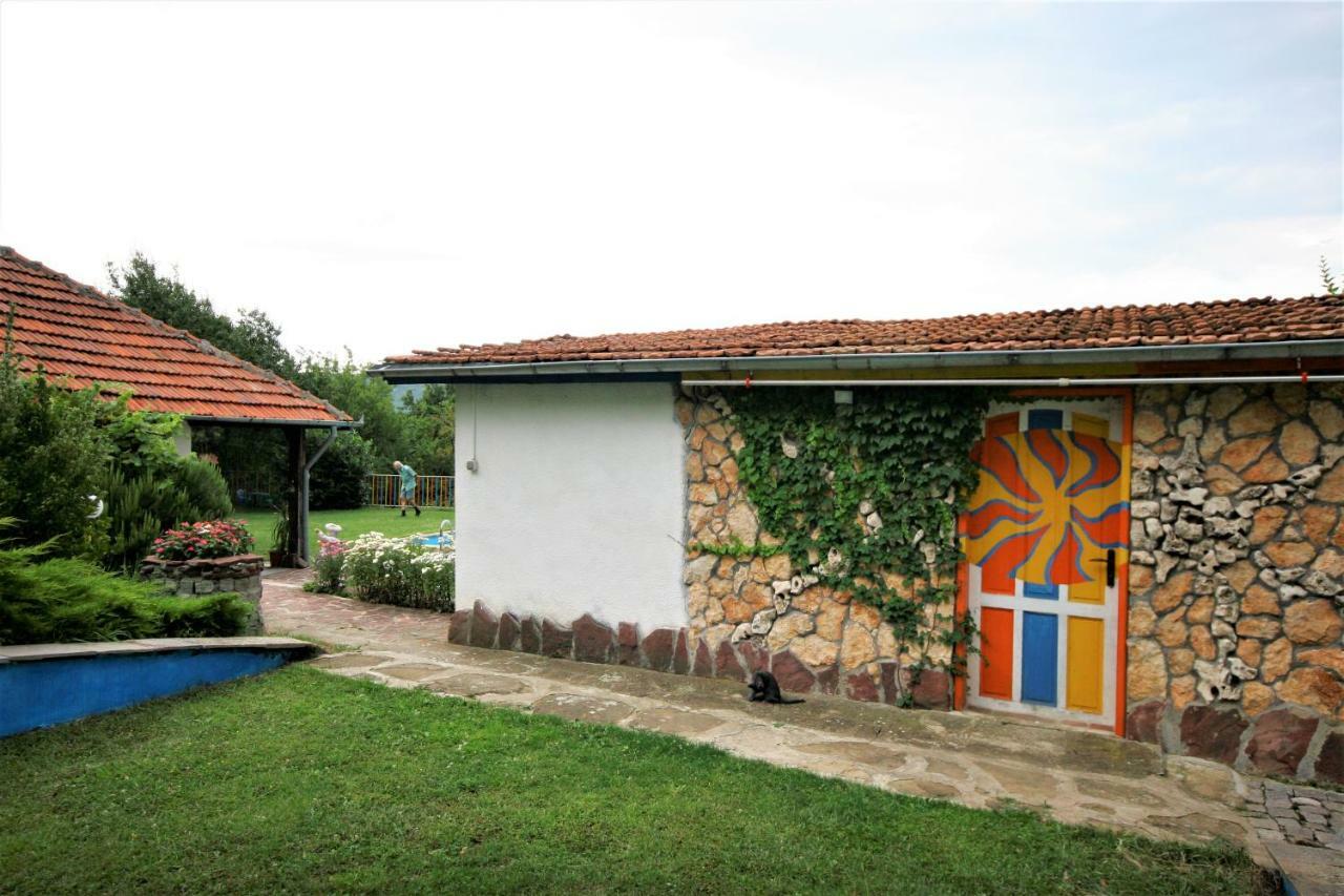 Zlatna Panega Chuchi Guest House 1 מראה חיצוני תמונה